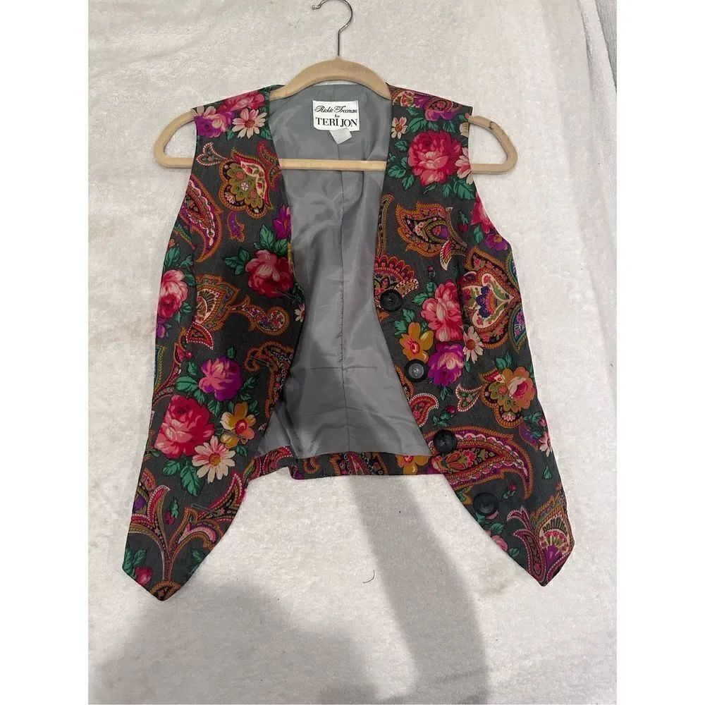 Rickie Freeman for TERI JON women’s vest with buttons